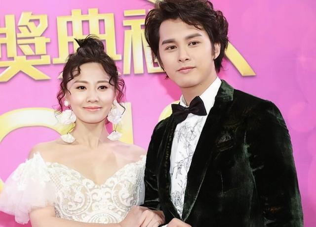 恭喜！TVB知名男星毫无预警宣布结婚，自曝对富贵女友一见钟情
