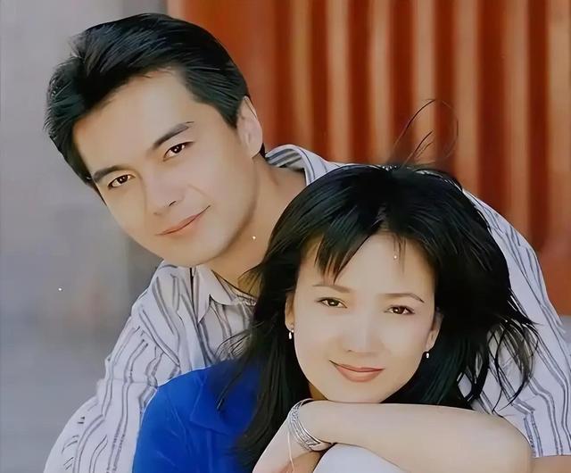 何晴追悼会上儿子哽咽发言	，廖京生等明星送别，刘威许亚军缺席