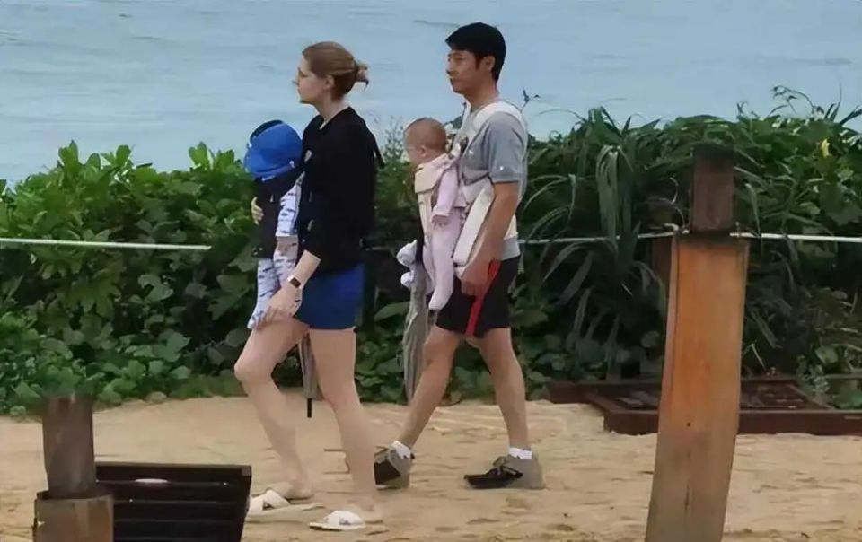 “五洲辣妹”、北大博士,风情万种的“李白”,如今却成了这样?插图11 “五洲辣妹”、北大博士,风情万种的“李白”,如今却成了这样?