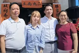 被拐29年邓博终圆团聚梦 母为寻子风餐露宿街头图片