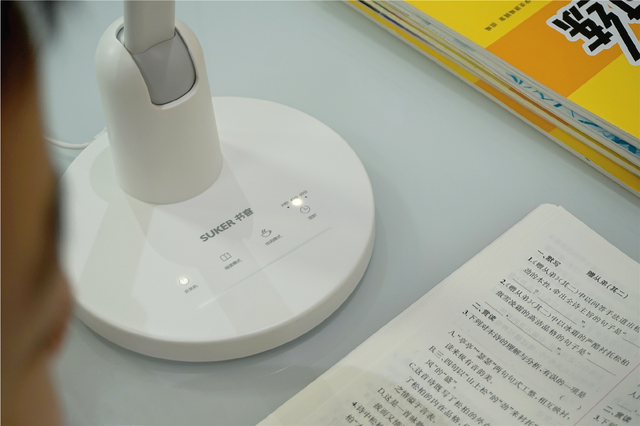 真对不起孩子的熬夜学习，我承认入手晚了，书客SKY护眼台灯体验