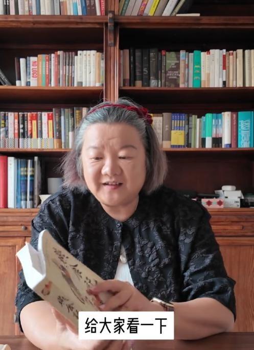 离婚34年后，64岁的洪晃住百平京郊大院，让陈凯歌看了都羡慕