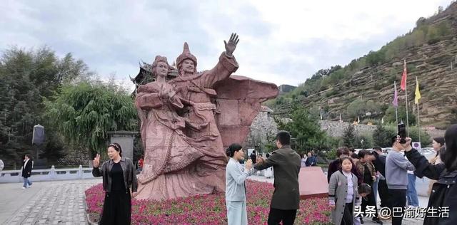 绝了！四川这“十八线”小城，藏着比西安城墙还早的古城墙！