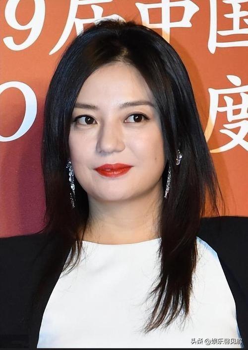 自食恶果！赵薇再传噩耗，1590万资产被冻结，15岁女儿成最后底牌