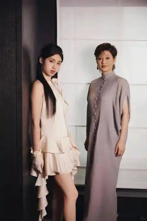 徐帆回应离婚五个月后	，冯小刚再惹争议，养女徐朵竟成了导火索