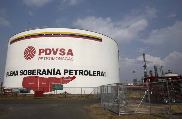 中美上桌谈判前	，特朗普通知中国，一个不变，白宫已踢走反华官员