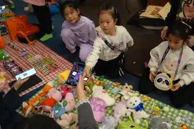 爱心义卖 ，守护星光，辽宁中粮可口可乐携手百余家庭点亮孤独症儿童的星空图片