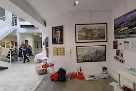 今日头条：从农民画家油画作品在巴黎展出说开去（杨容菡撰稿）图片