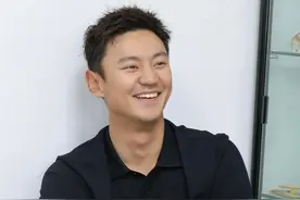 32岁宁泽涛晒照，又高又壮，发腮之后样貌憨厚，胆子很大准备养蛇图片