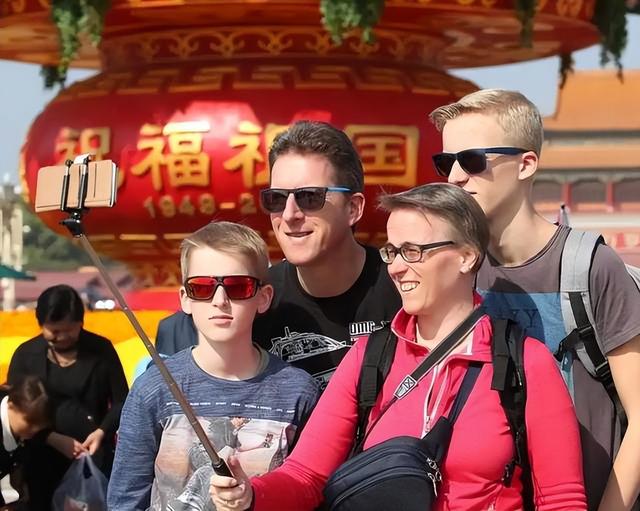 藏不住了！2000万老外“偷摸”涌入中国，这波热潮我们迎来了什么