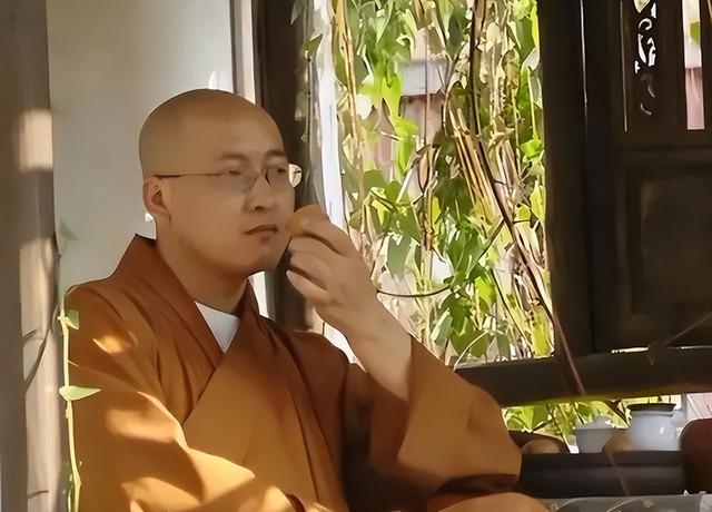 五台山方丈圆寂仅4天，令人恶心的一幕上演，生前奢侈用度引争议