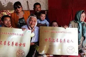 中国最长寿老人，生于光绪年间，爱喝冷水还爱漂亮，活了132岁图片