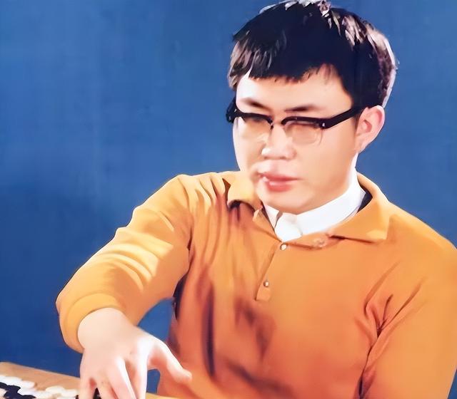 聂卫平去世不到一周，小23岁妻子过往被扒，原来她才是人间清醒