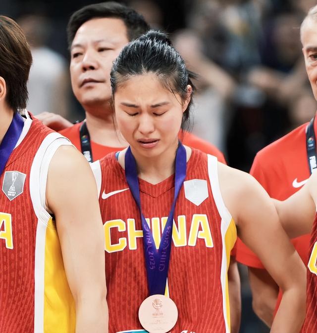 国家出手！宫鲁鸣打压球员真相大白，幕后黑手被抓，王思雨太无辜