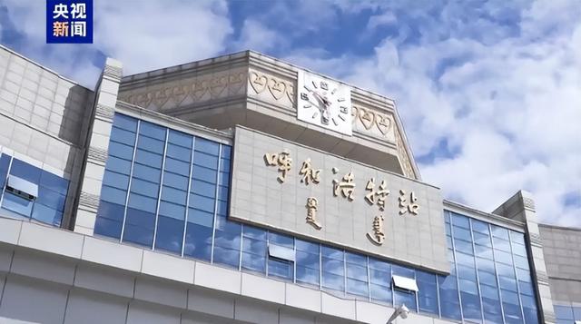 九三阅兵的解说原来是她！沉稳大气端庄漂亮，如今47岁仍未婚单身