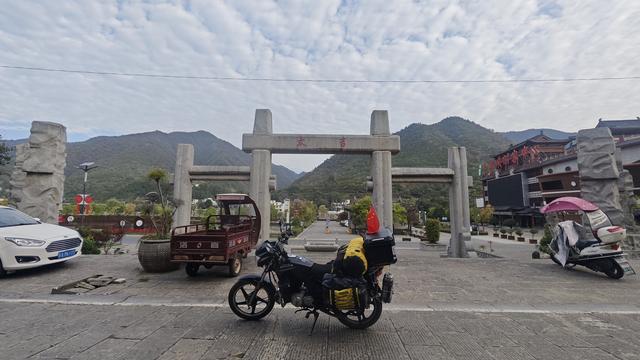 赏秋秦岭，摩旅商洛（09）从商南县出发，前往金丝峡镇