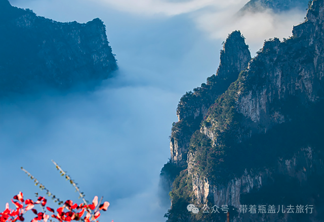 重庆最东边的偏远县城，地形比主城还要魔幻，居然还有高铁和机场