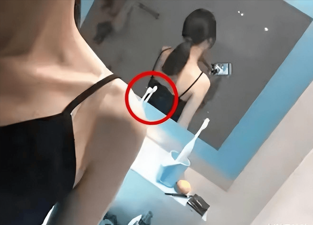 “姑娘，不是什么照片都能随便发的！”哈哈哈亮点都看到了！