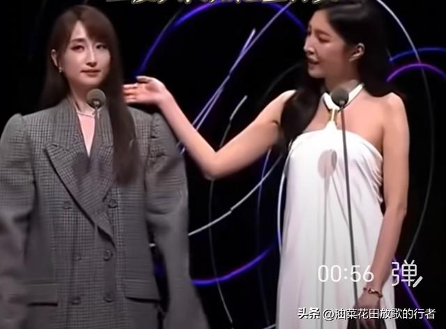 杨谨华柯佳嬿“扯头发变热吻”，成了当晚最炸的“破圈名场面”。
