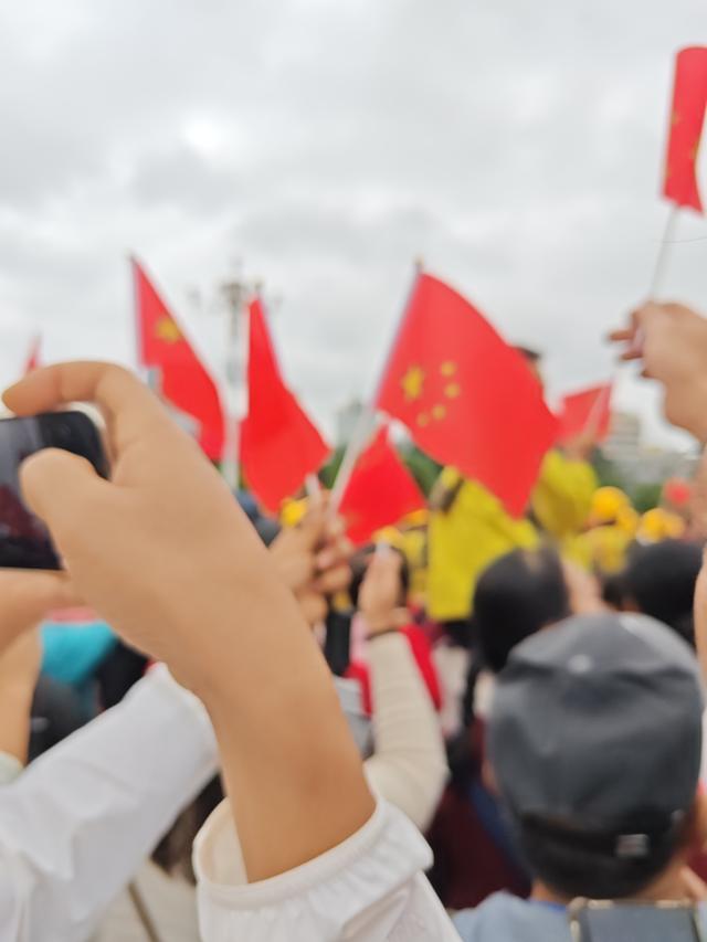 慢慢沉淀，学会与万事言和，与独处相安，自行自醒自清欢