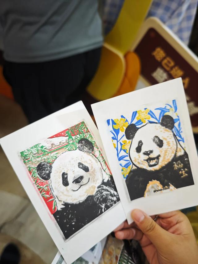 淘书逛展、夜游夜市、盖章打卡……上海书展的快乐，弥漫在整座城市→
