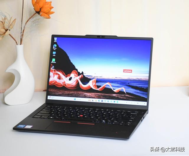 ThinkPad E14 2025超能版商务笔记本测评：焕然一新，全能实力派