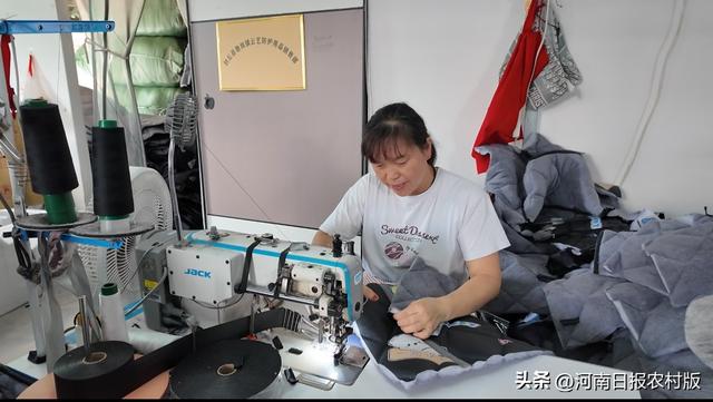 封丘县鲁岗镇和寨村：小村庄铺设电商产业链