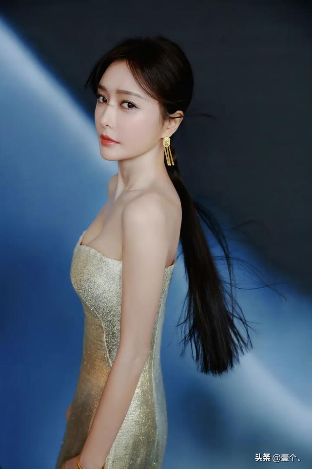 46岁秦岚把黑丝穿成高级感天花板