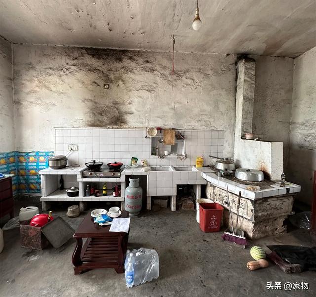 江苏一男子买下300㎡荒废小院，翻修后，变成白墙黑瓦诗意田园居