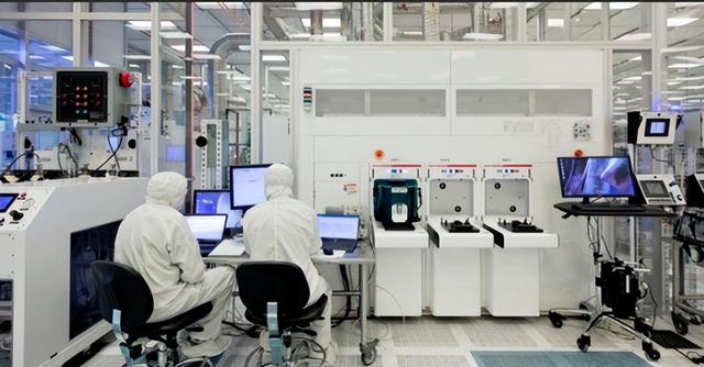 荷兰光刻机巨头：中国人太聪明了，对中国封锁西方企业先活不下去