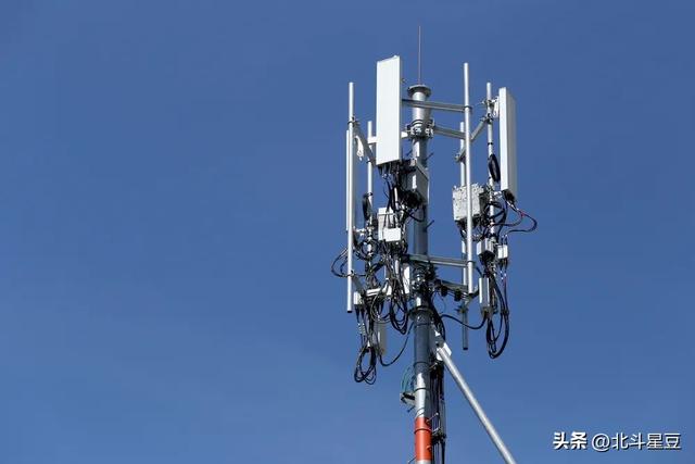 四大运营商“期中考”成绩单出炉，增速仅1%！钱都砸向了这些领域