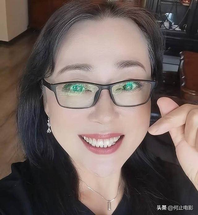 经历三次婚姻，老公一个比一个小，如今患癌，53岁与女儿相互依靠