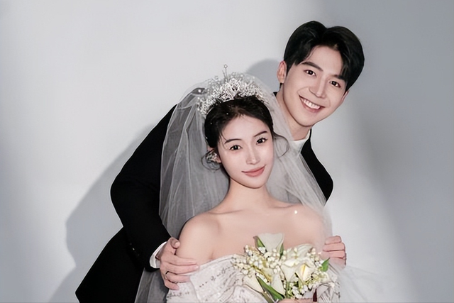 婚纱照成"素材包"贱卖，新人私密照遭泄露，平台审核去哪了