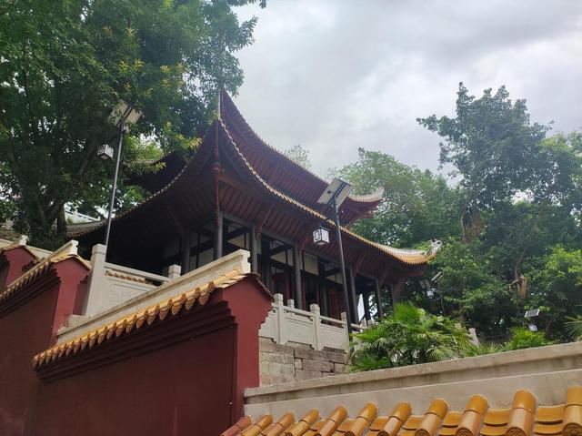璧山令人迷惑的著名庙宇，金碧辉煌古朴古香，为何谢客无人知晓