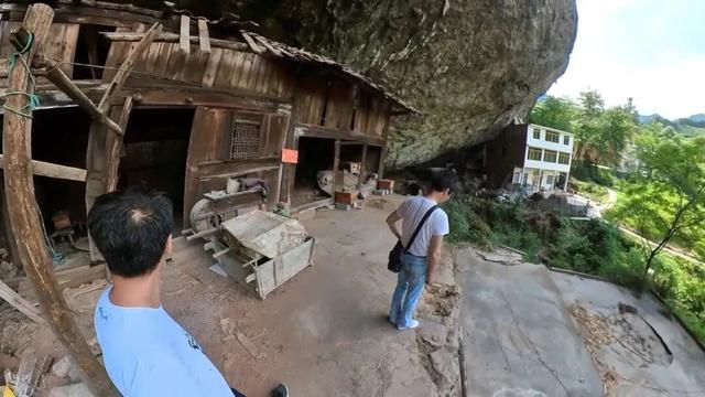 重庆綦江大山深处发现岩洞人家，几代人逍遥自在生活近百年