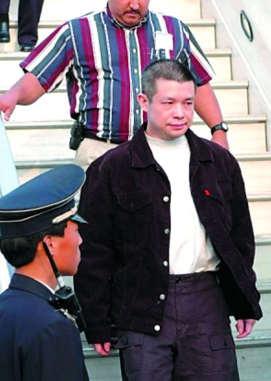 “巨贪”行长余振东：携40亿逃往美国，引渡回国后却只被判了12年