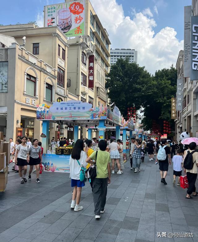 热气未成浪，人流却似江