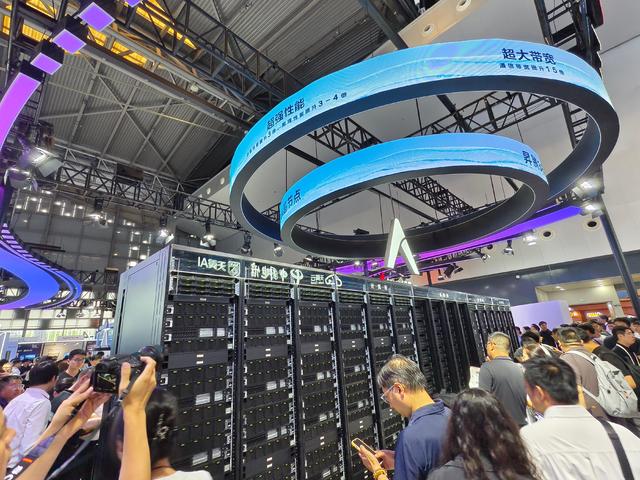 在WAIC 2025看到AI的明天：六个变化，正在发生