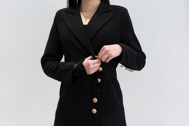 帮女友脱胸罩是用unlock还是unhook？一文带你学二十个英文动词！