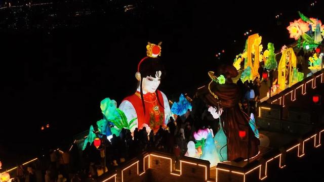 【网络中国节·春节】灯火映古城 年味满正定