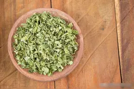 提醒：家中有晒干的艾草不要扔！放在家里还有5个不为人知的用途图片