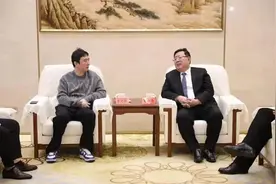 400亿债务压顶，王思聪终于向生活低下了头图片