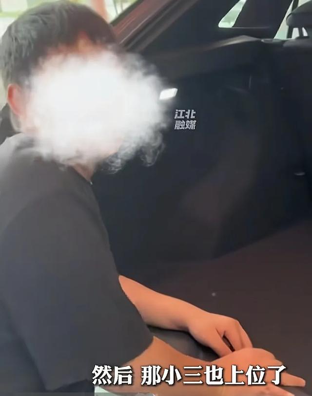 9岁男孩跟亲爸后妈出远门，被安排坐进后备箱，亲妈知道气的发抖