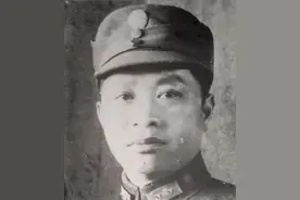 钧评：今天，缅怀那位在烈火和热血中得到永生的将军图片