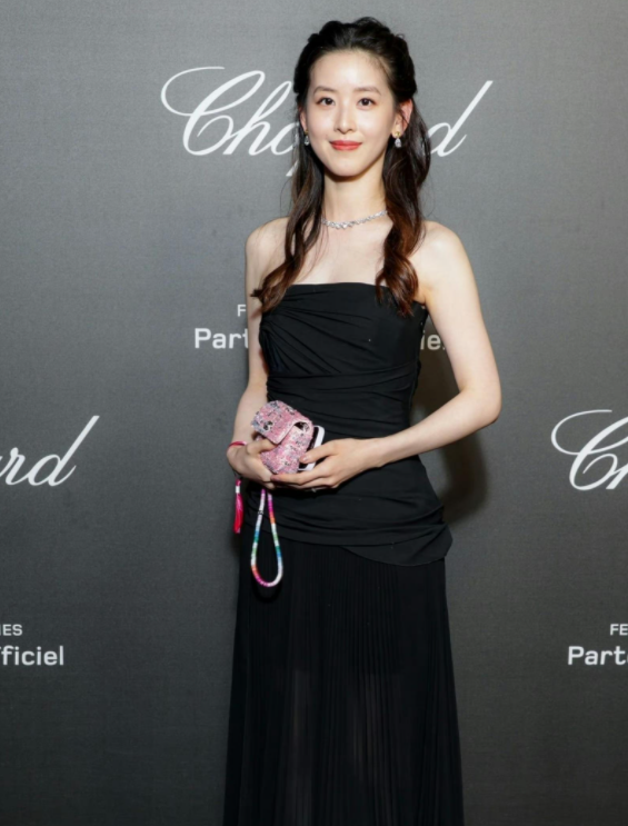 不装了！结婚10年后，章泽天彻底跟刘强东翻脸，郭晶晶当初没说错