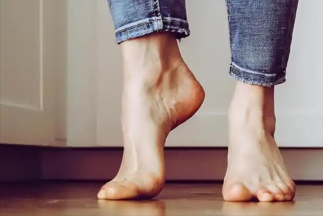 “踮脚尖”立大功？调查发现：每天踮脚10分钟，或能收获5大好处