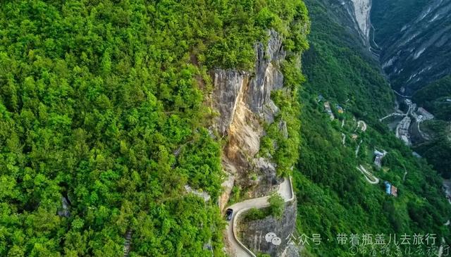 重庆最偏远区县，惨遭两条高铁绕道而过，神秘文化暗藏世界级秘境