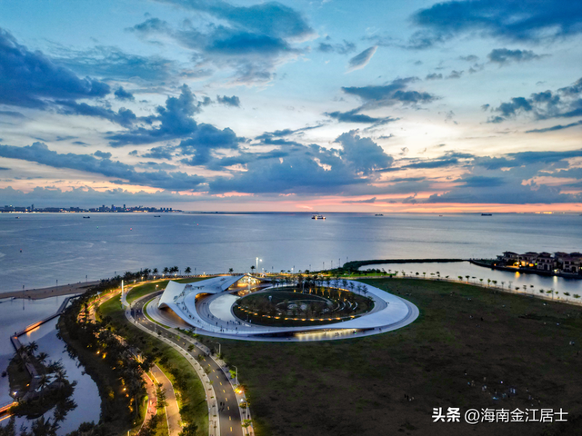 海口湾上空绝美的7月的晚霞（多图）