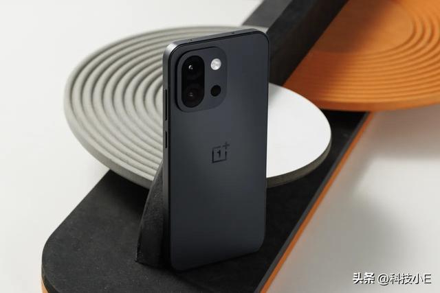 16GB+512GB，双11可“闭眼买”的3款直屏手机，公认“低价高配”