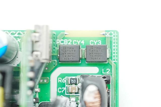 机身小巧媲美氮化镓版，vivo手机原装120W闪充充电器拆解